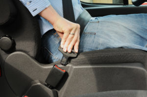 98 Prozent aller Insassen schnallen sich im Auto an (Bild: BASt)