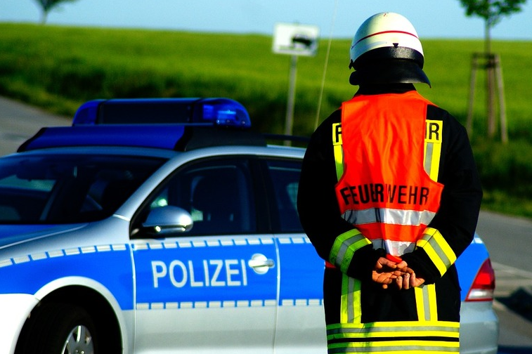 Verkehrsunfall mit Polizeifahrzeugen