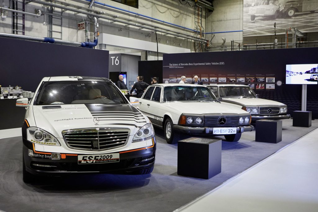 Mercedes-Benz Experimental-Sicherheits-Fahrzeuge ESF 2009, ESF 22a (1973) und ESF 13 (1972), von links nach rechts. Foto vom TecDay Mercedes-Benz ESF 2019 im Mai 2019.