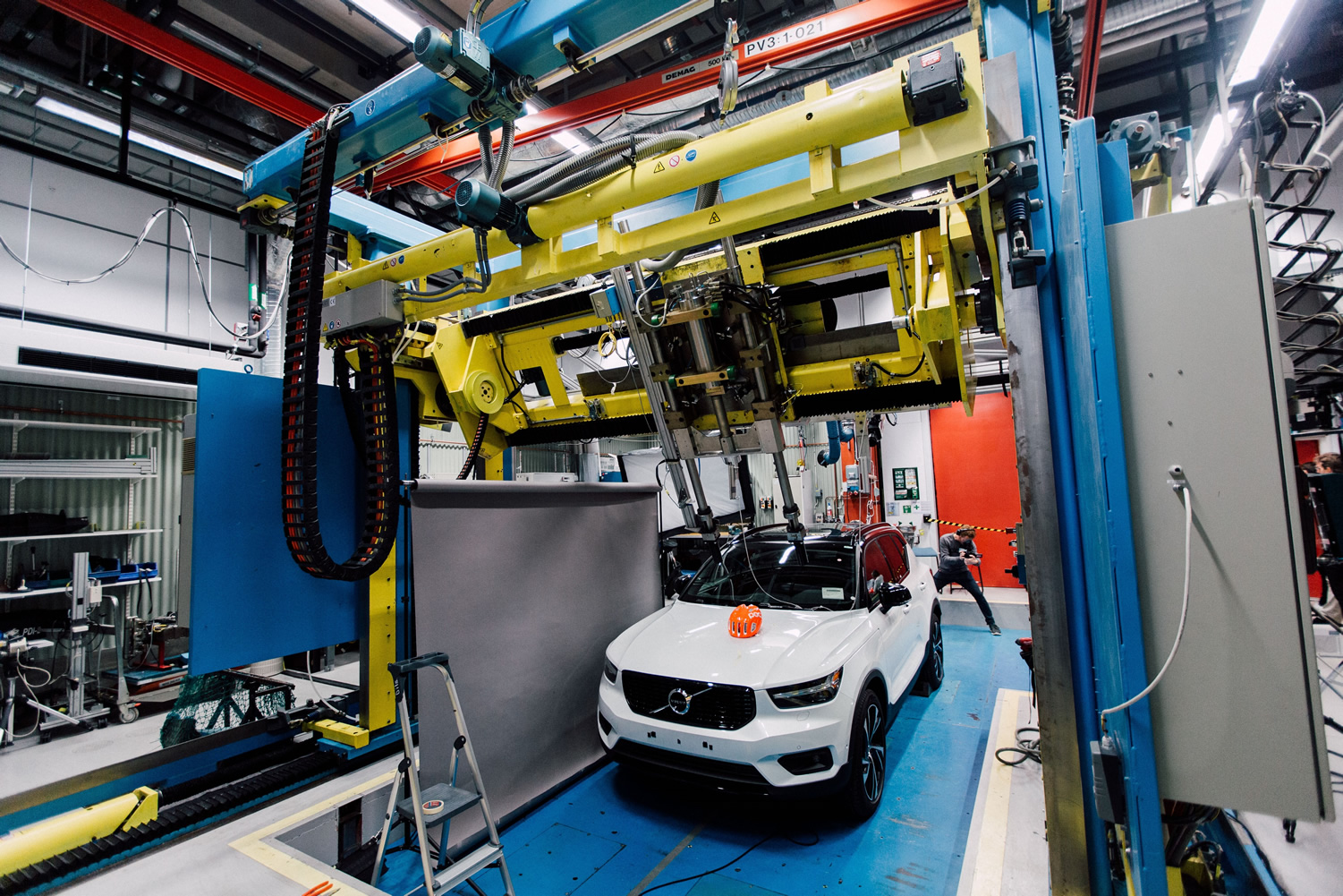 Volvo und POC entwickeln weltweit ersten Crashtest mit Autos und Fahrradhelmen
